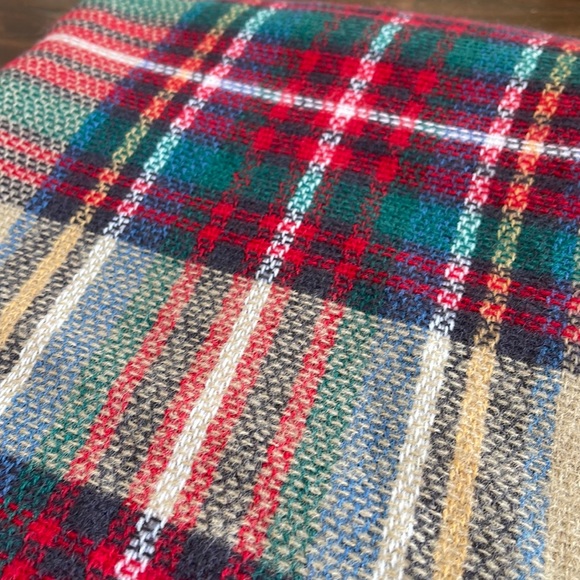 Large Lightweight Blanket Scarf/ Wrap / Throw - Picture 2 of 6